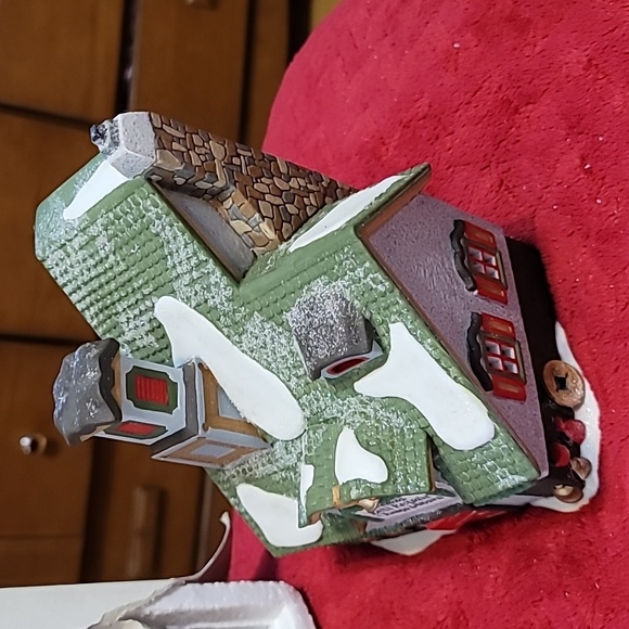 Dept 56 North Pole Series, Santa's Bell Repair Shop" Heritage Village Building - Picture 6 of 11